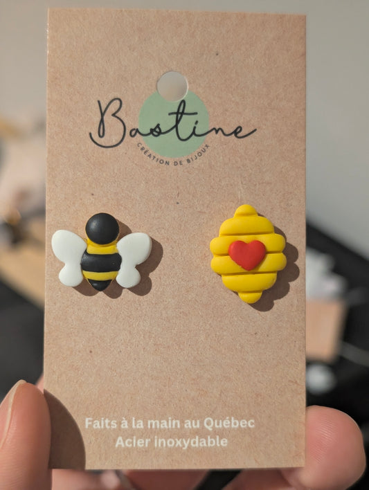 Duo abeilles - Boucles d'oreilles studs en argile polymère et acier inoxydable hypoallergène