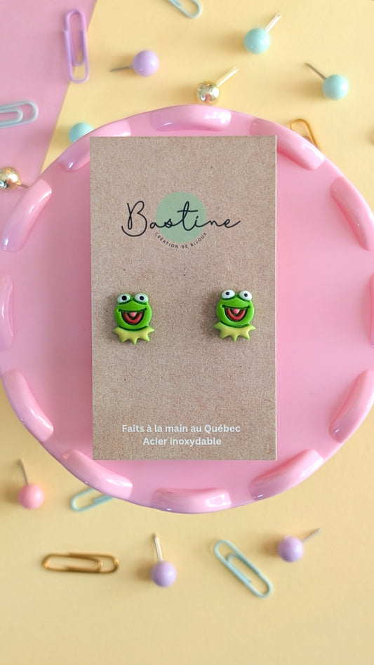 Kermit - Boucles d'oreilles studs en argile polymère et acier inoxydable hypoallergène