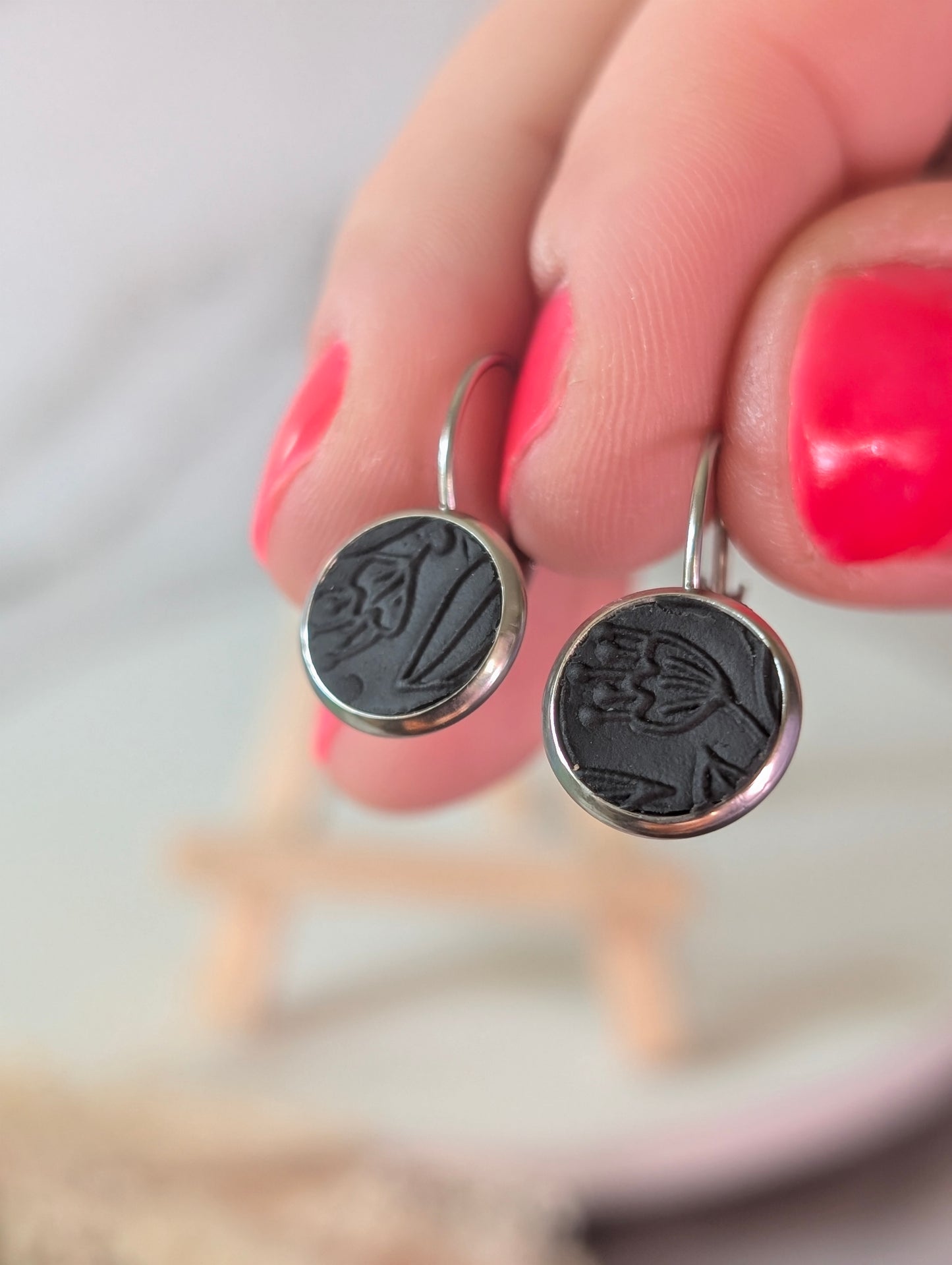 Lydia noires - Boucles d'oreilles pendantes argile polymère et acier inoxydable hypoallergène