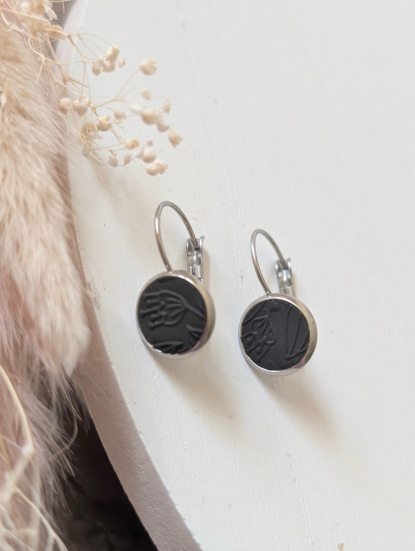 Lydia noires - Boucles d'oreilles pendantes argile polymère et acier inoxydable hypoallergène