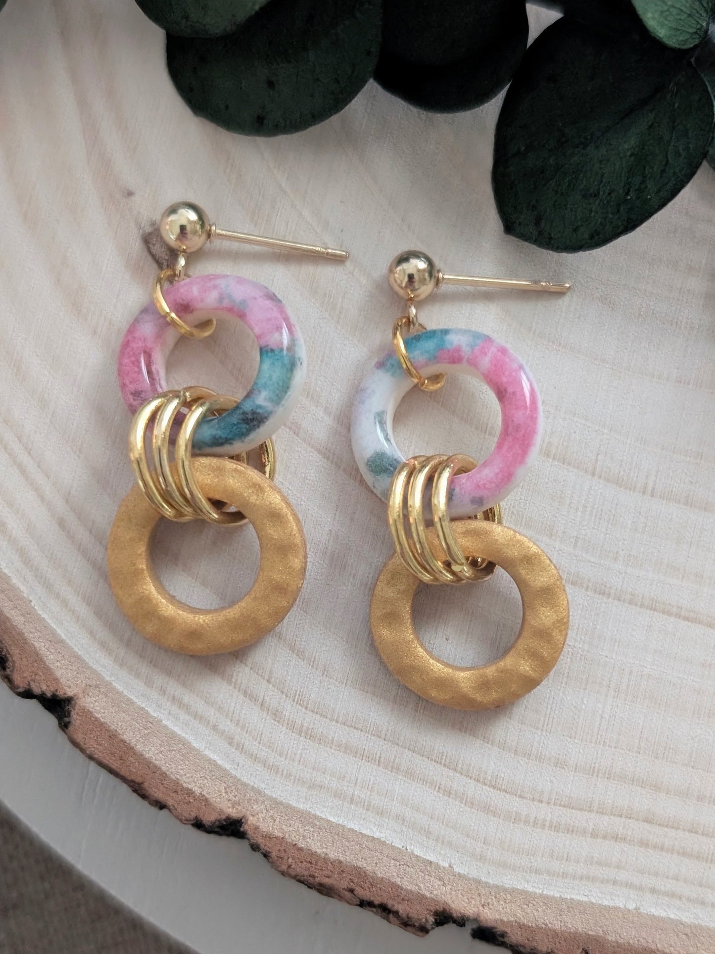 Margaux dorée - Boucles d'oreilles pendantes argile polymère et acier inoxydable hypoallergène