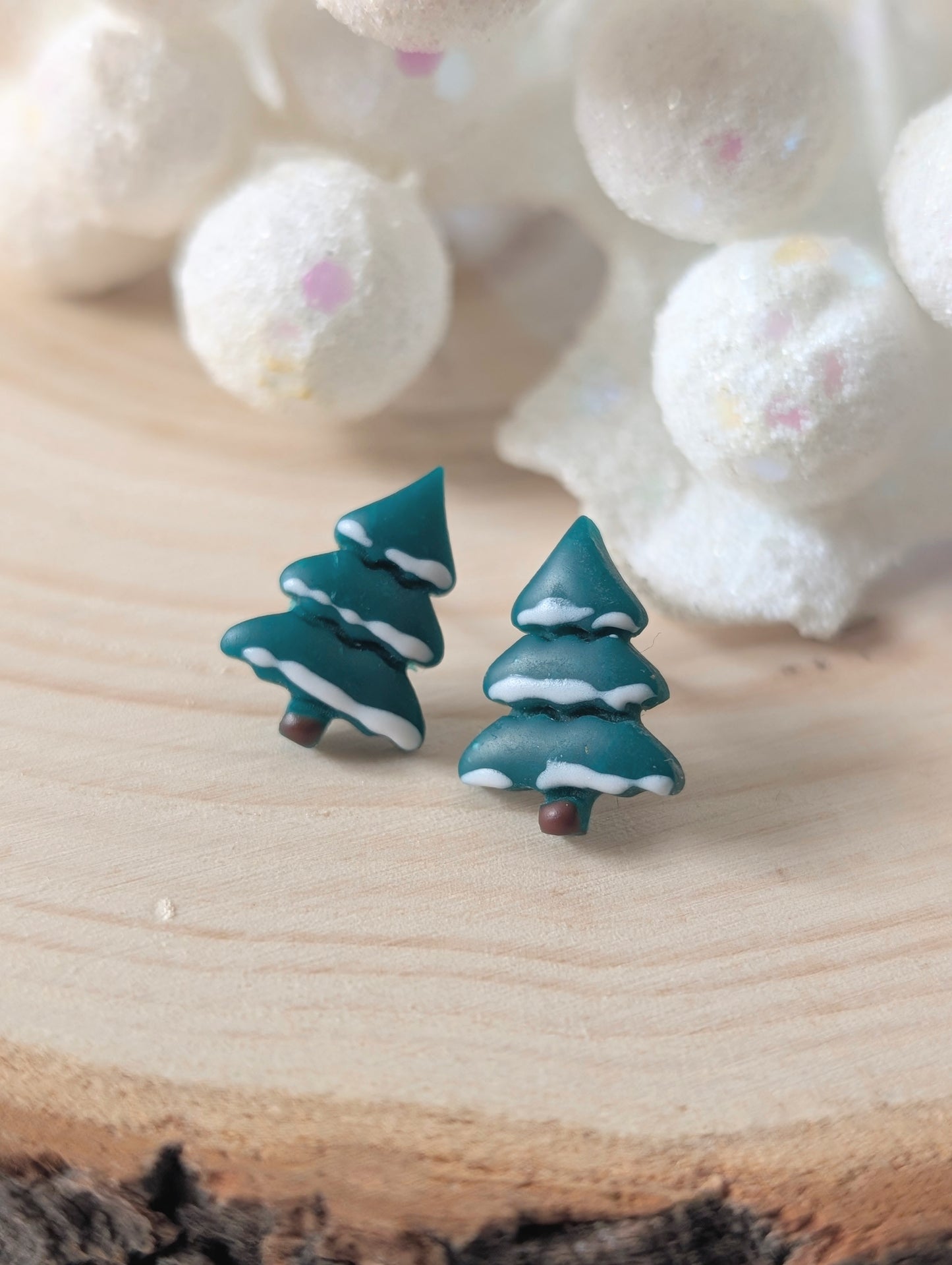 Sapins- Boucles d'oreilles studs argile polymère et acier inoxydable hypoallergène