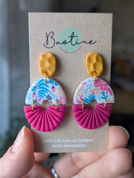 Maya fleurie - Boucles d'oreilles pendantes argile polymère et acier inoxydable