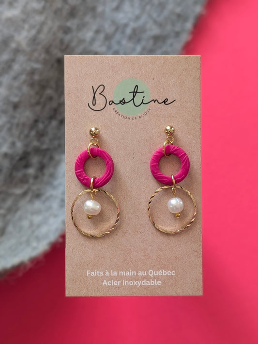Margaux avec perle d'eau douce - Boucles d'oreilles pendantes en argile polymère et acier inoxydable hypoallergène