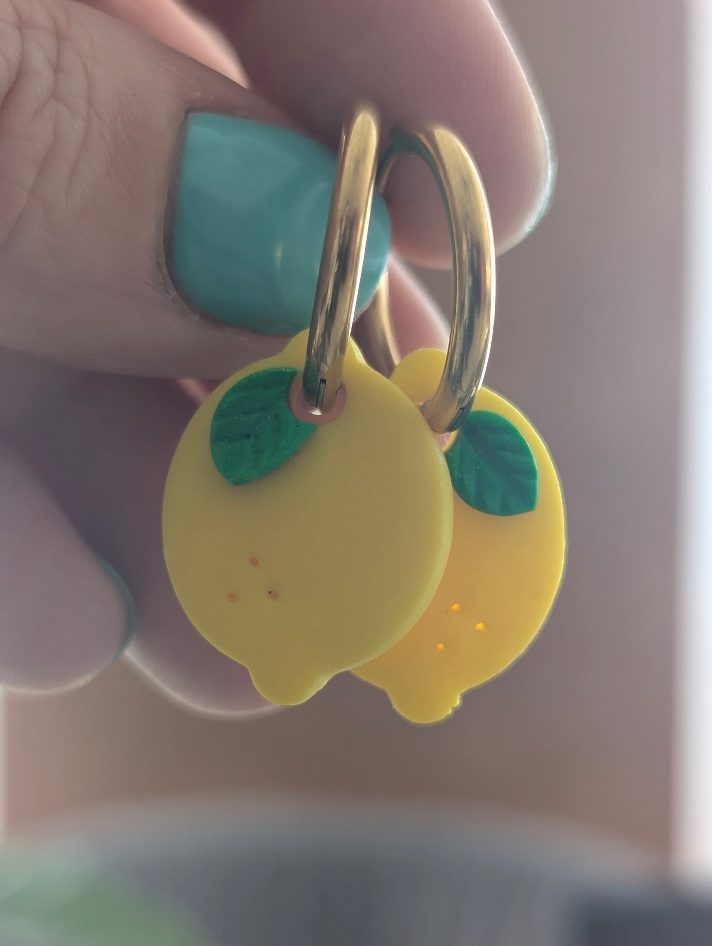 Créoles citrons - Boucles d'oreilles pendantes en argile polymère et acier inoxydable hypoallergène