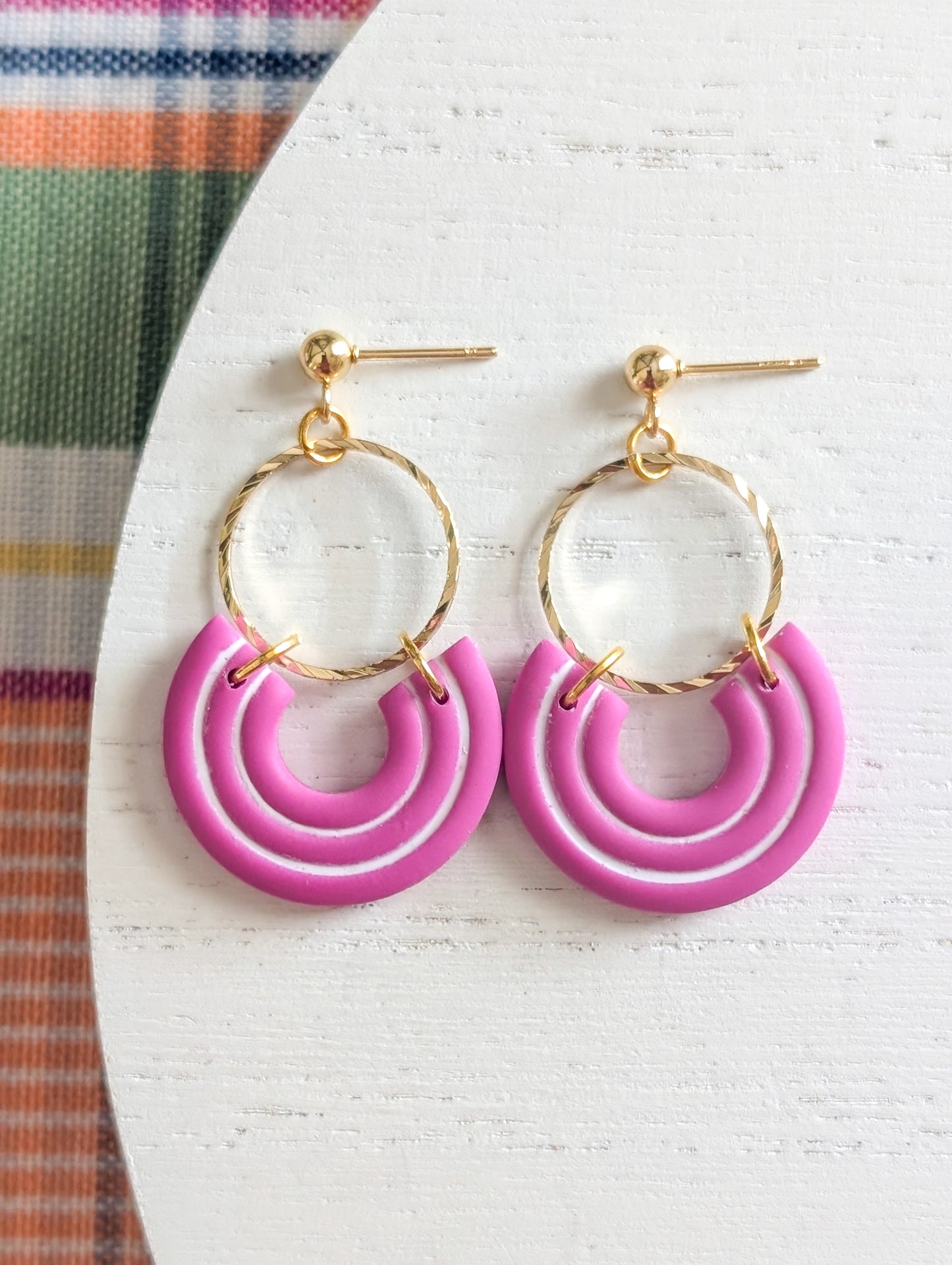 Paola fuchsia - Boucles d'oreilles pendantes en argile polymère et acier inoxydable hypoallergène
