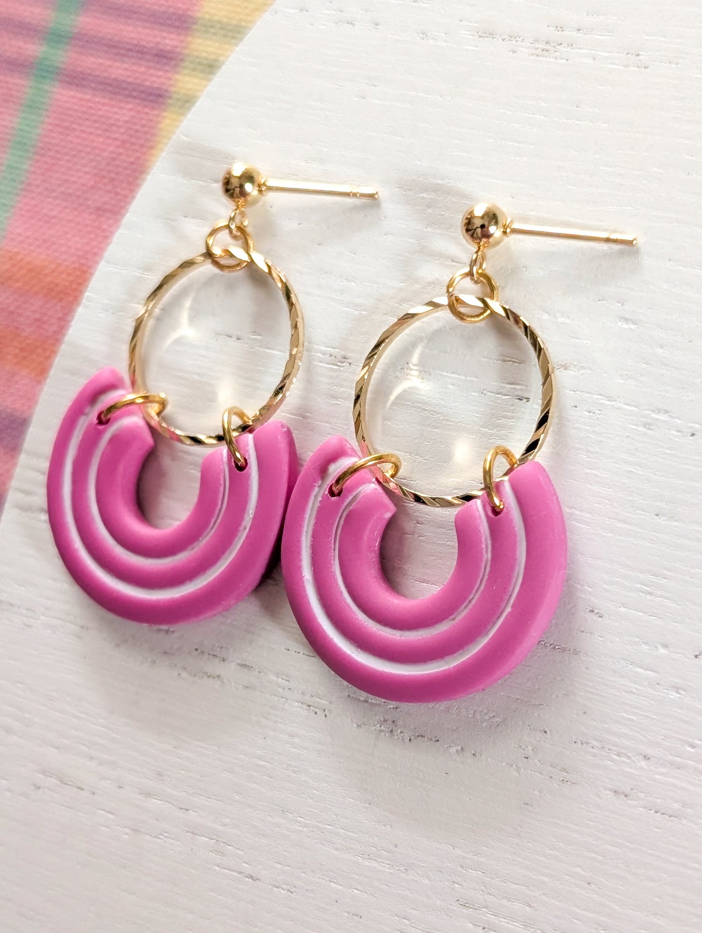 Paola fuchsia - Boucles d'oreilles pendantes en argile polymère et acier inoxydable hypoallergène