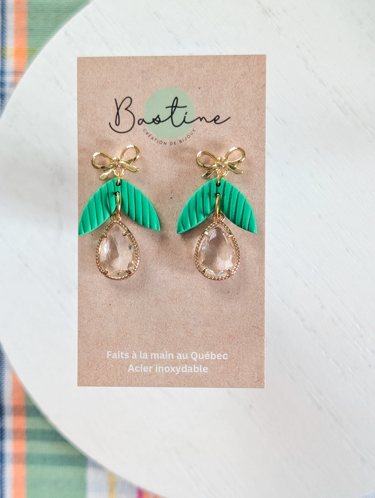 Samantha vert jade - Boucles d'oreilles pendantes en argile polymère et acier inoxydable hypoallergène