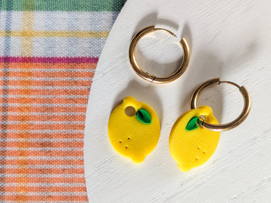 Créoles citrons - Boucles d'oreilles pendantes en argile polymère et acier inoxydable hypoallergène